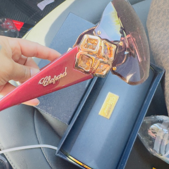 Sunglasses - Picture 4 of 11